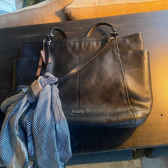 👜 Coach Pebble Leather Ava II Tote – Classic Black Elegance 🖤 - Picture 1 of 5